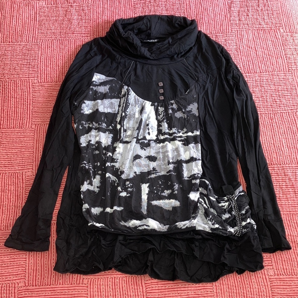 Onyx women’s size small Black / Gray Women's top with loose fit neckline